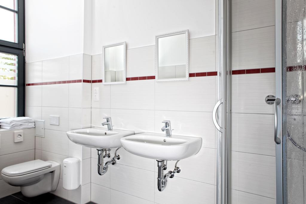 Hostel Am Gueterbahnhof Neubrandenburg Buitenkant foto